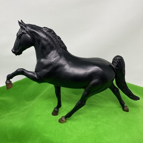 Breyer Traditional Midnight Sun Tennessee Walking Horse Red White Ribbon #60 - Picture 4 of 12